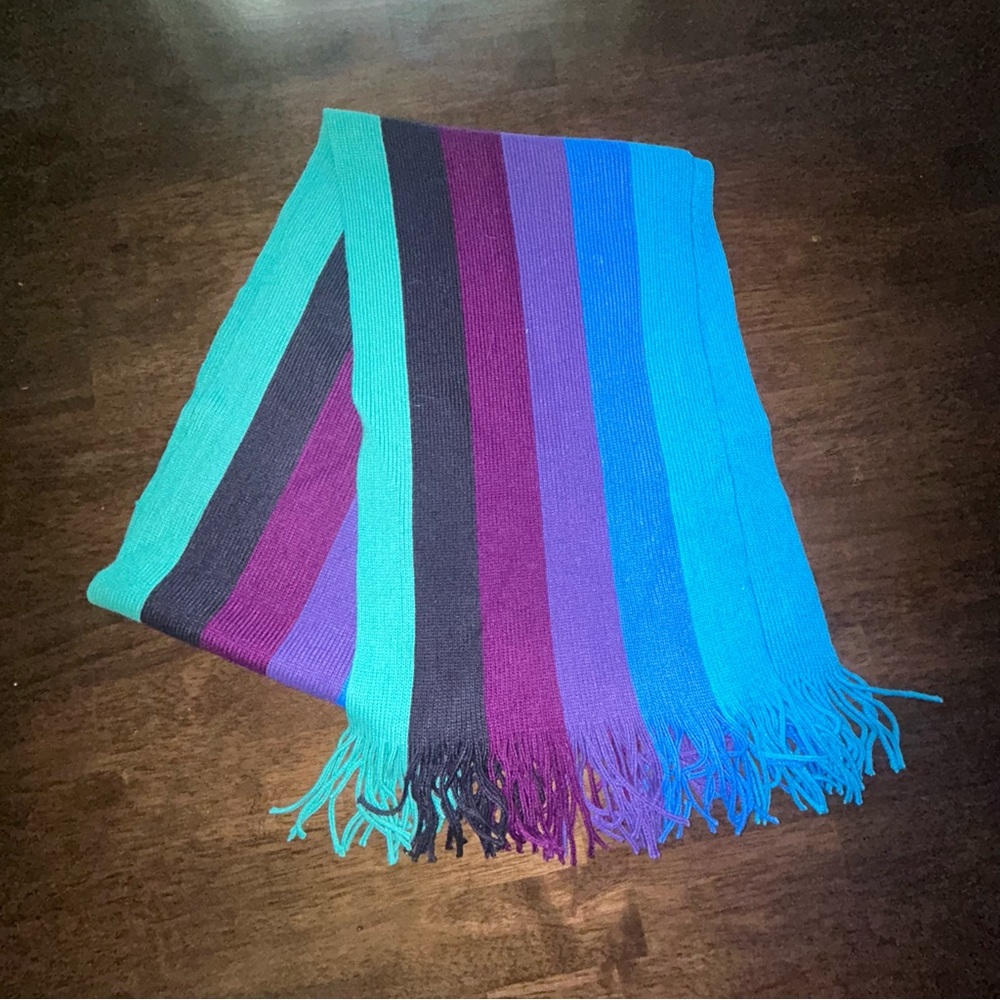 Multicolored stripped scarf